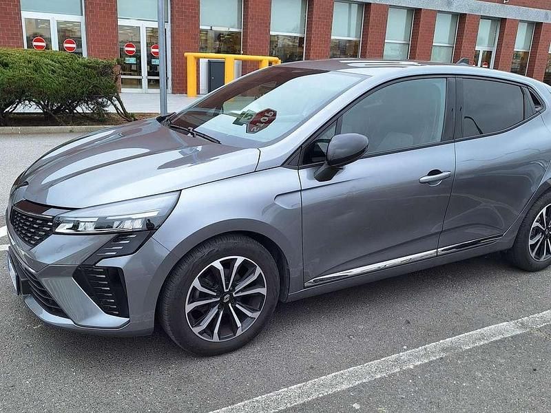 Usata Renault Clio V Techno 91 CV (66 kW) 2024 Grigio Berlina