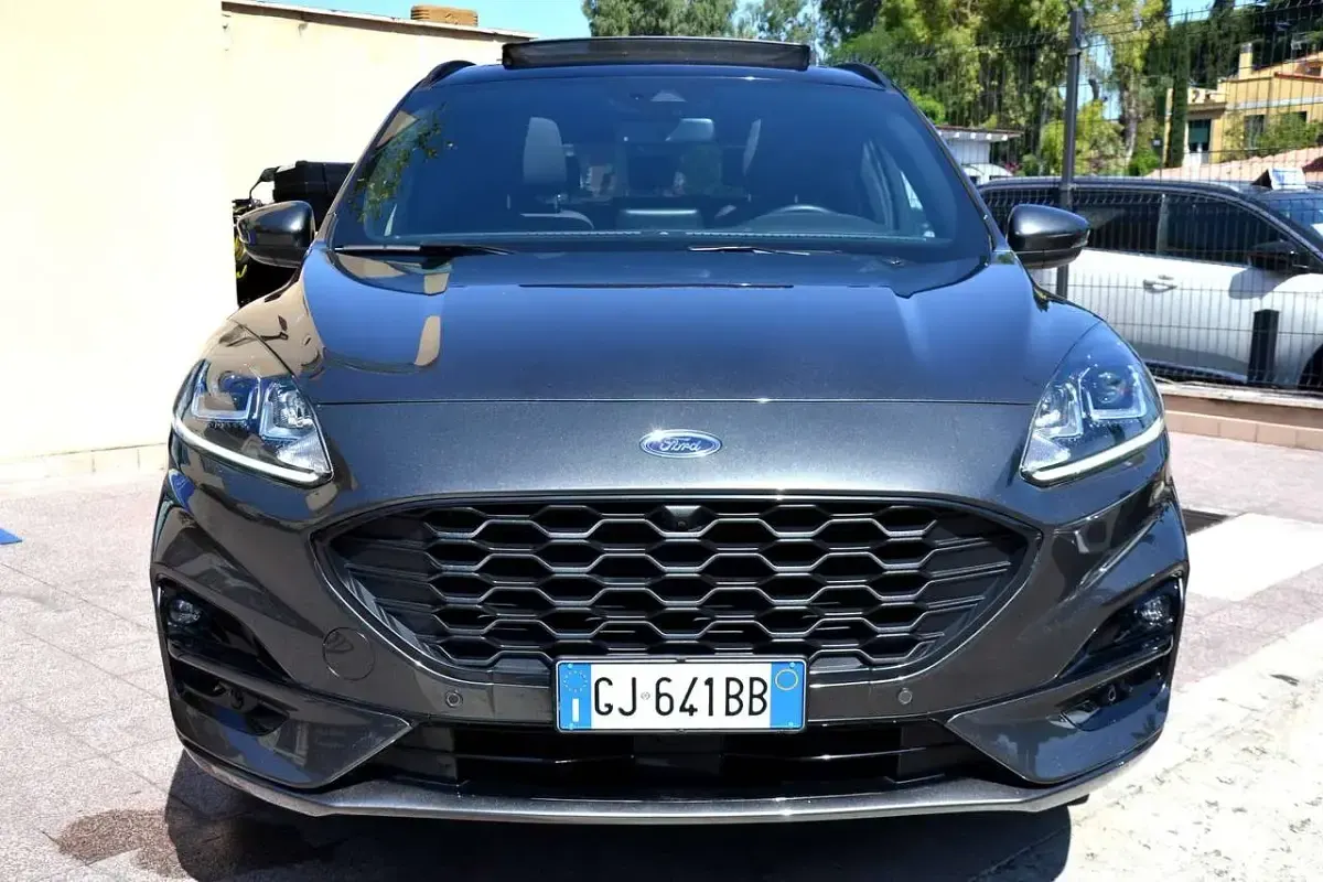 Usata Ford Kuga ST-Line 152 CV (111 kW) 2022 Grigio SUV