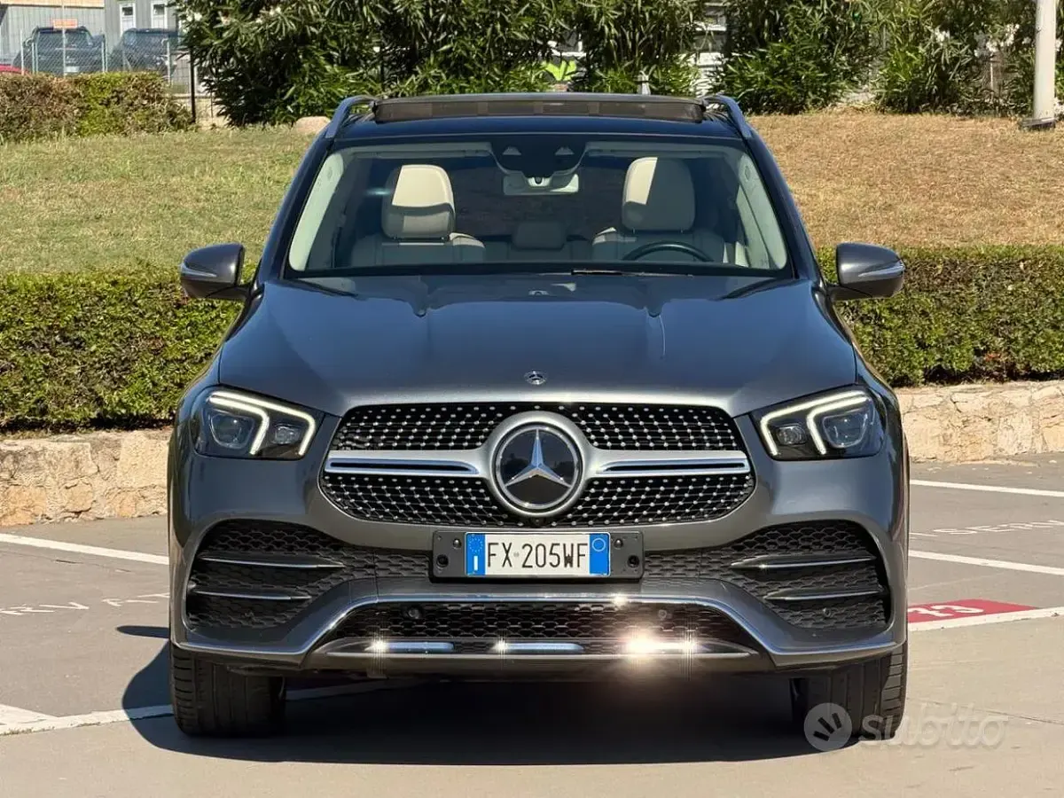 Usata Mercedes GLE300 Premium 245 CV (180 kW) 2019 Grigio montagna SUV