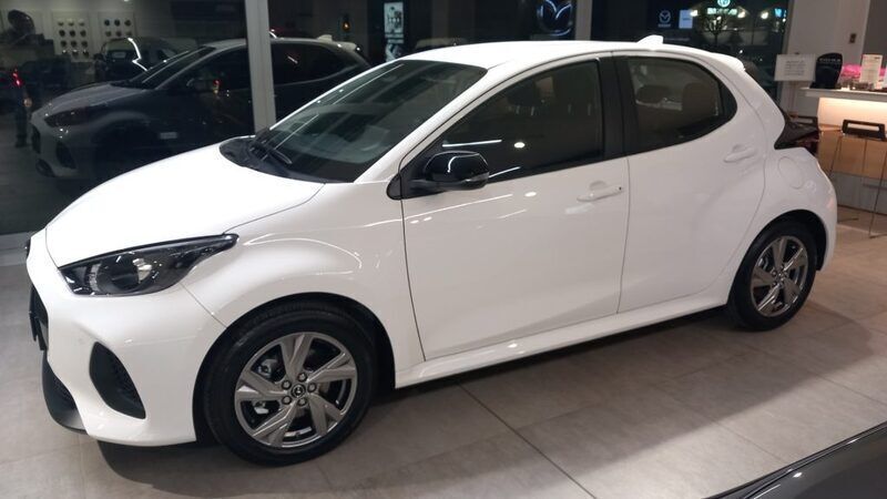 Bianco Nuova 2025 Mazda 2 Exclusive-Line Tre volumi | 21.500 € (Buon prezzo) - Immagine 1/4