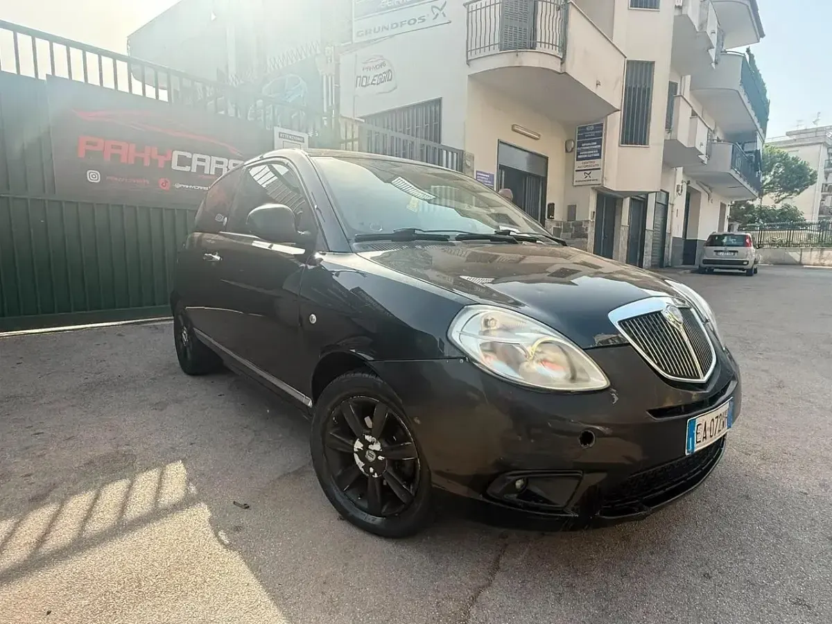 Usata Lancia Ypsilon 77 CV (56 kW) 2010 Nero Utilitaria