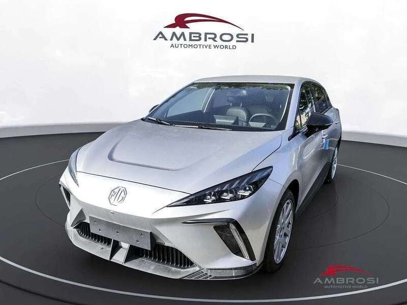 Usata MG MG4 EV Luxury 150 kW (204 CV) 2024 Argento Utilitaria