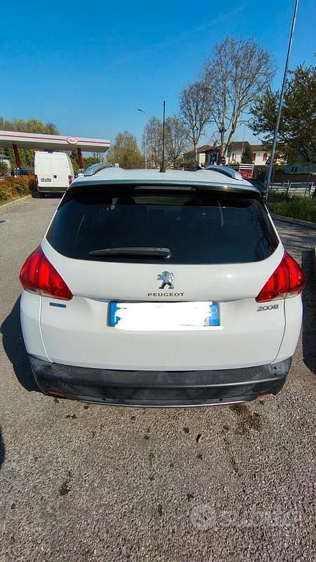 Usata Peugeot 2008 Allure 99 CV (72 kW) 2015 Bianco SUV