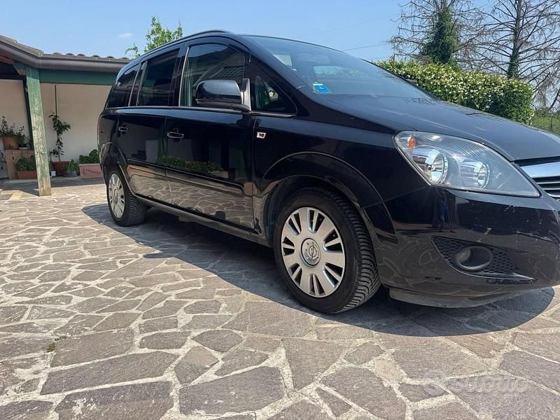 Usata Opel Zafira 150 CV (110 kW) 2013 Nero Monovolume