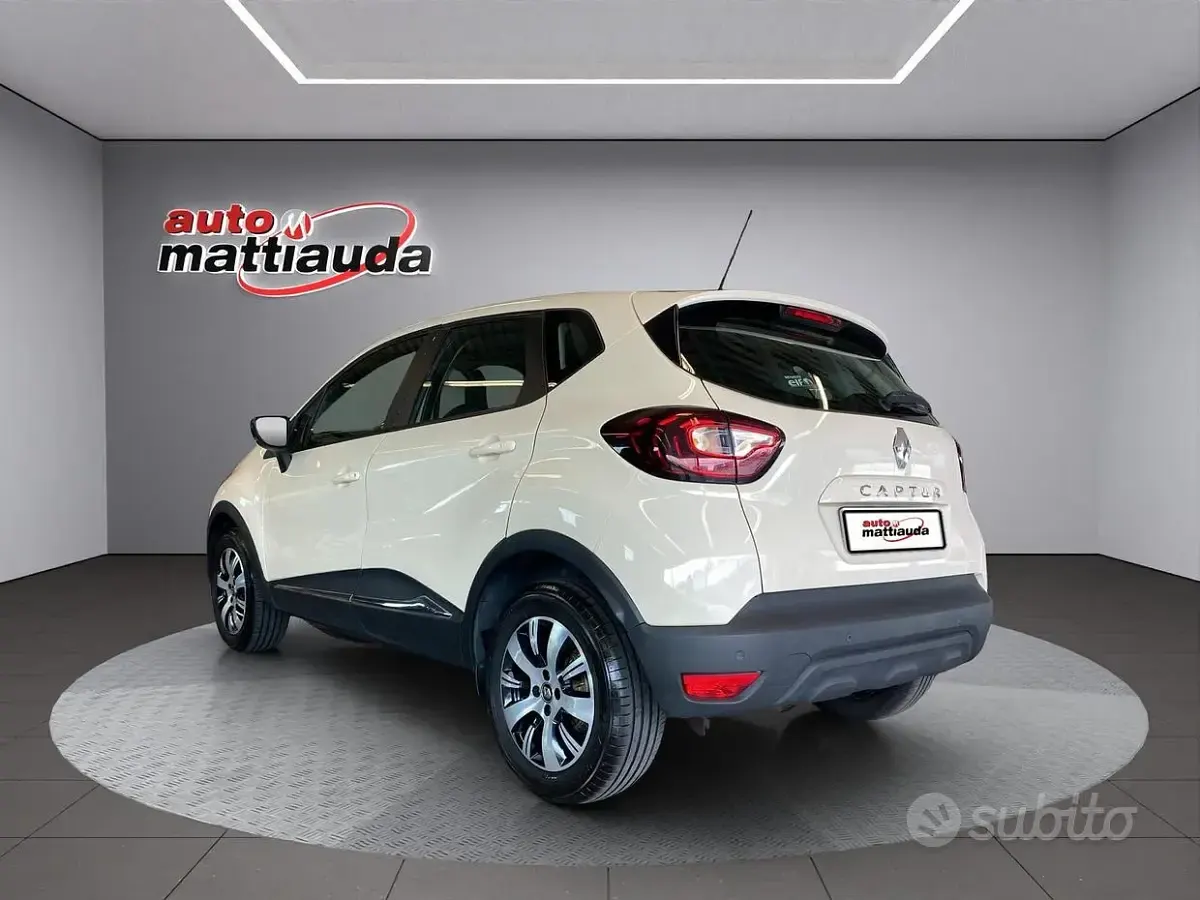Usata Renault Captur Intens 90 CV (66 kW) 2018 Bianco crema SUV