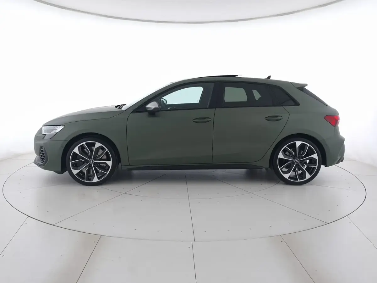 Nuova Audi S3 Sport 333 CV (244 kW) 2026 Verde distretto metallizzato Berlina