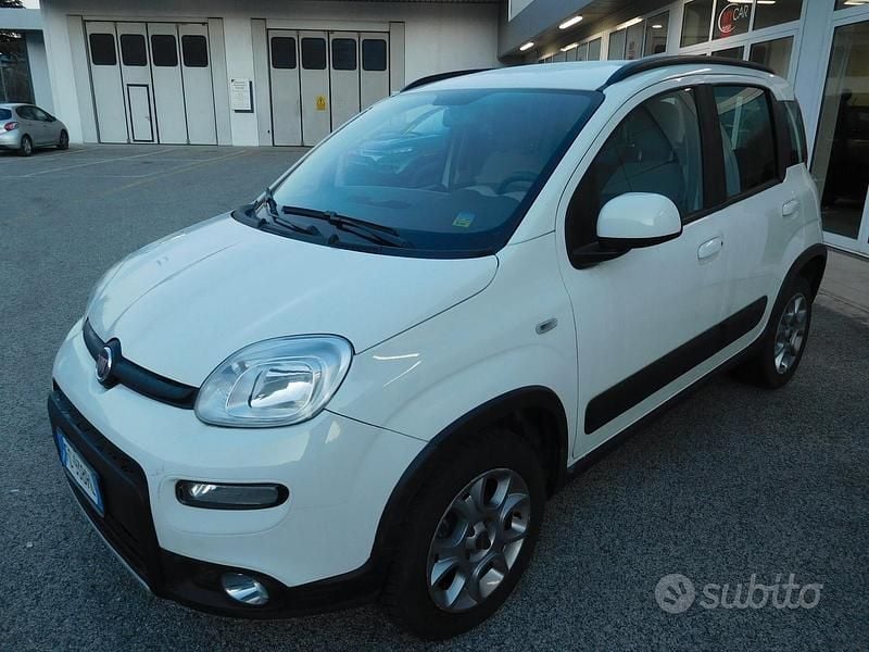 Bianco Usata 2016 Fiat Panda 4x4 S Due volumi | 11.900 € (Buon prezzo) - Immagine 1/4