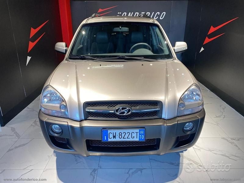 Argento Usata 2005 Hyundai Tucson Dynamiq SUV | 3999 € (Buon prezzo) - Immagine 1/4