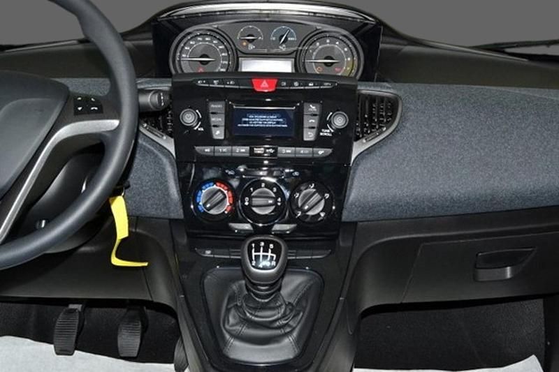 Gebraucht Lancia Ypsilon Silver 69 PS (50 kW) 2022 Blau Kleinwagen