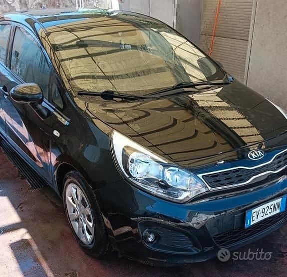 Usata Kia Rio Active 86 CV (63 kW) 2014 Nero Berlina