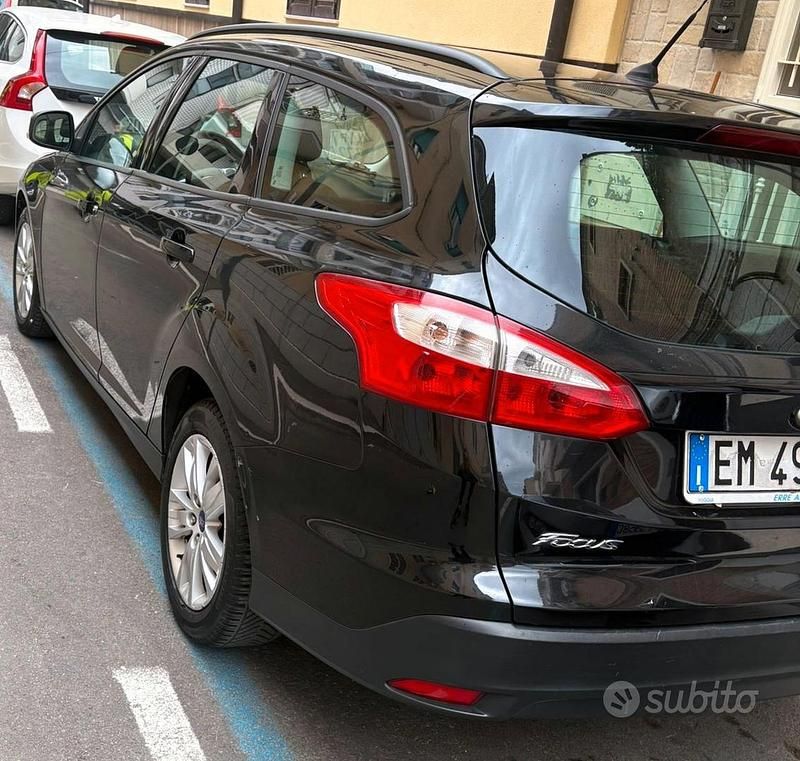 Usata Ford Focus 90 CV (66 kW) 2012 Nero Station wagon