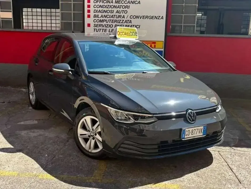 Usata VW Golf VIII Life 110 CV (80 kW) 2020 Grigio Berlina