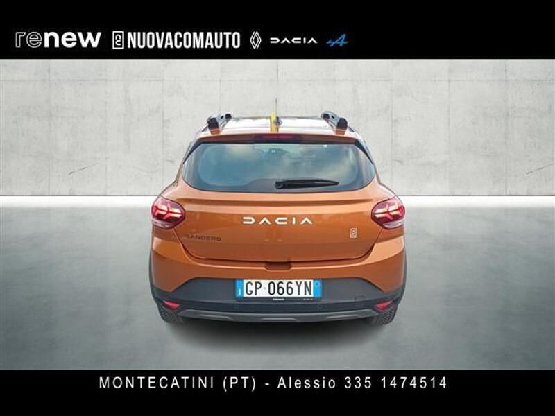 Usata Dacia Sandero Expression 100 CV (73 kW) 2023 Oro Utilitaria