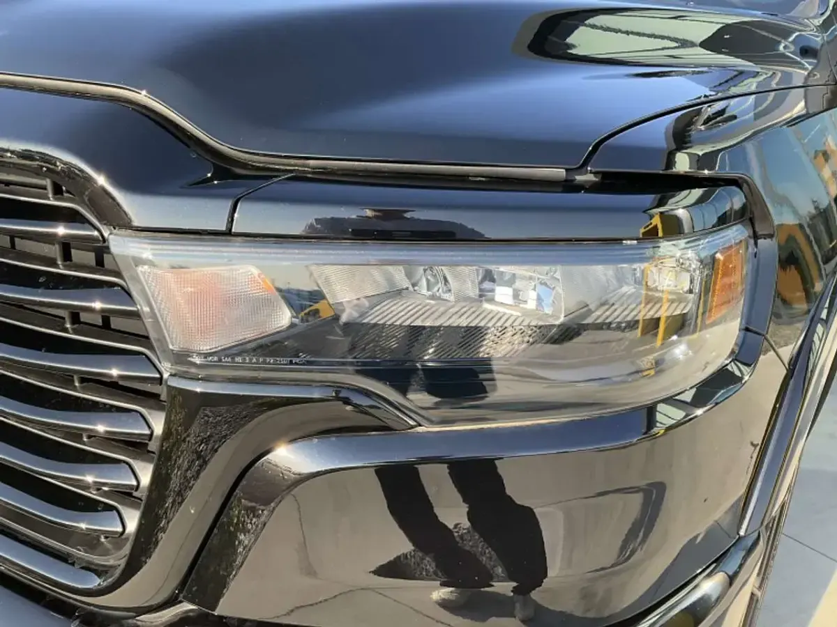 Nuova RAM 1500 419 CV (308 kW) 2025 Nero Pick-up