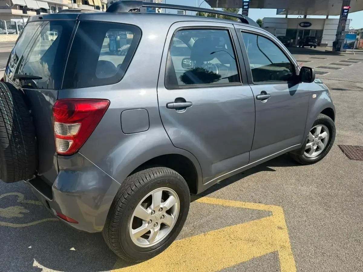Usata Daihatsu Terios 105 CV (77 kW) 2006 Grigio SUV