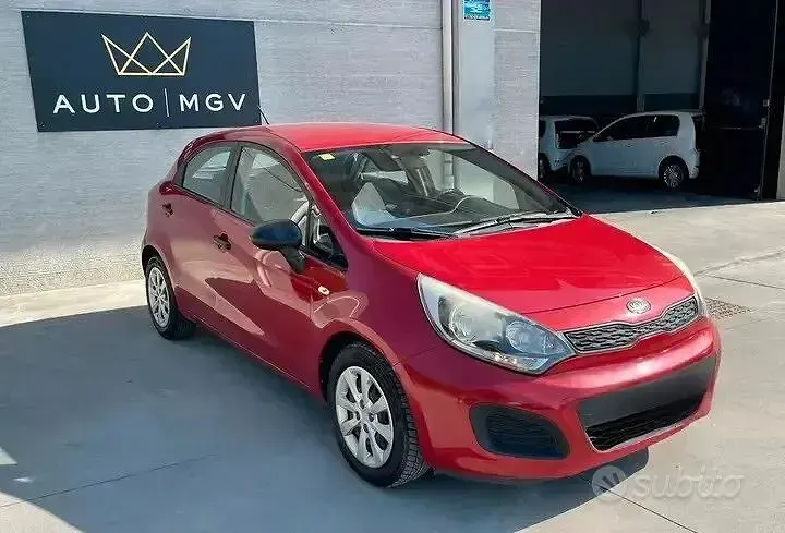 Usata Kia Rio EX 75 CV (55 kW) 2012 Rosso Berlina