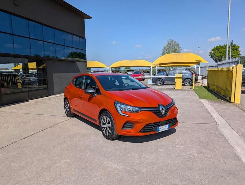 Usata Renault Clio V Equilibre 67 CV (49 kW) 2023 Orange / metallizzato Berlina