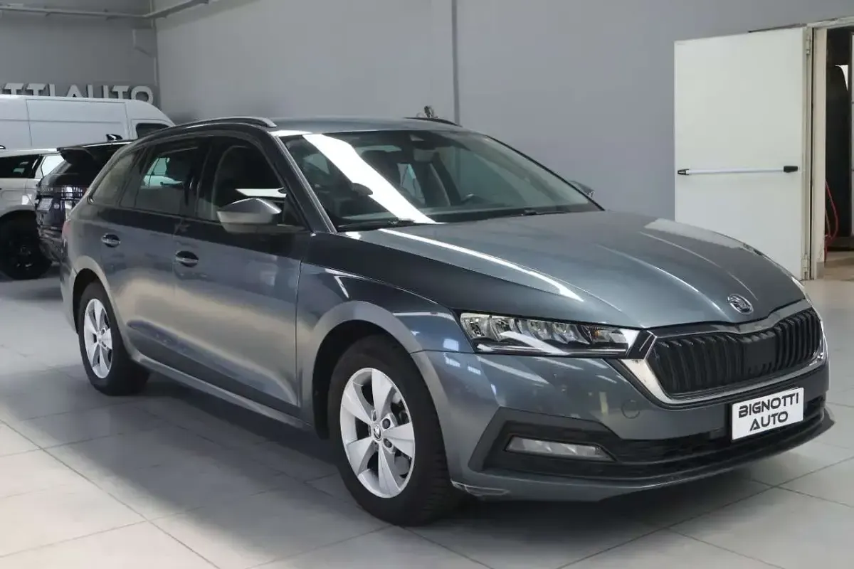Usata Skoda Octavia Executive 150 CV (110 kW) 2021 Grigio Station wagon