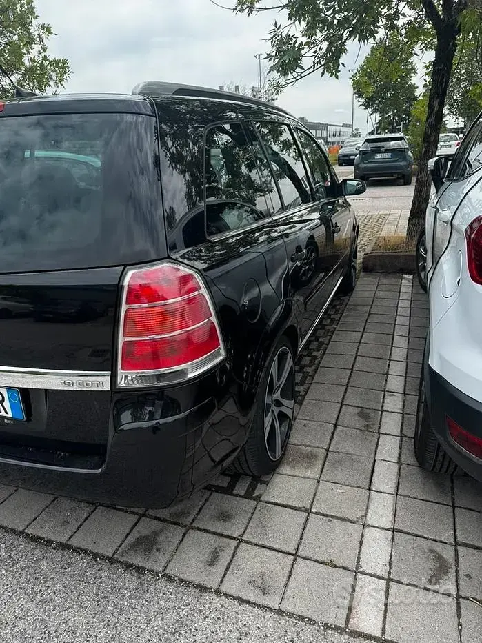 Usata Opel Zafira 120 CV (88 kW) 2007 Nero Monovolume