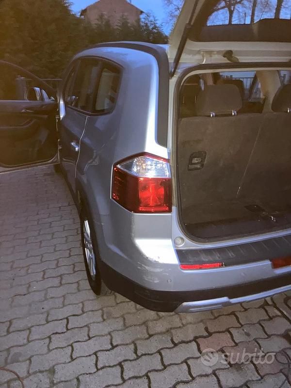 Usata Chevrolet Orlando 130 CV (95 kW) 2012 Grigio Monovolume