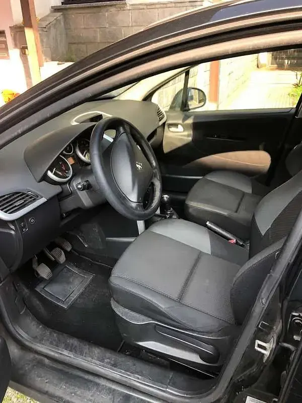 Usata Peugeot 207 73 CV (53 kW) 2013 Nero Berlina