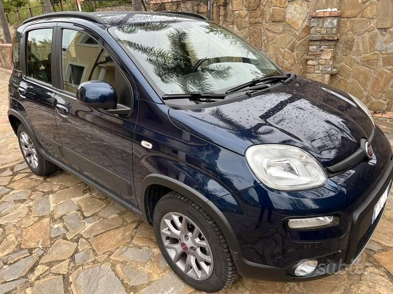 Blu/azzurro Usata 2017 Fiat Panda 4x4 S Due volumi | 13.500 € (Cara) - Immagine 1/4