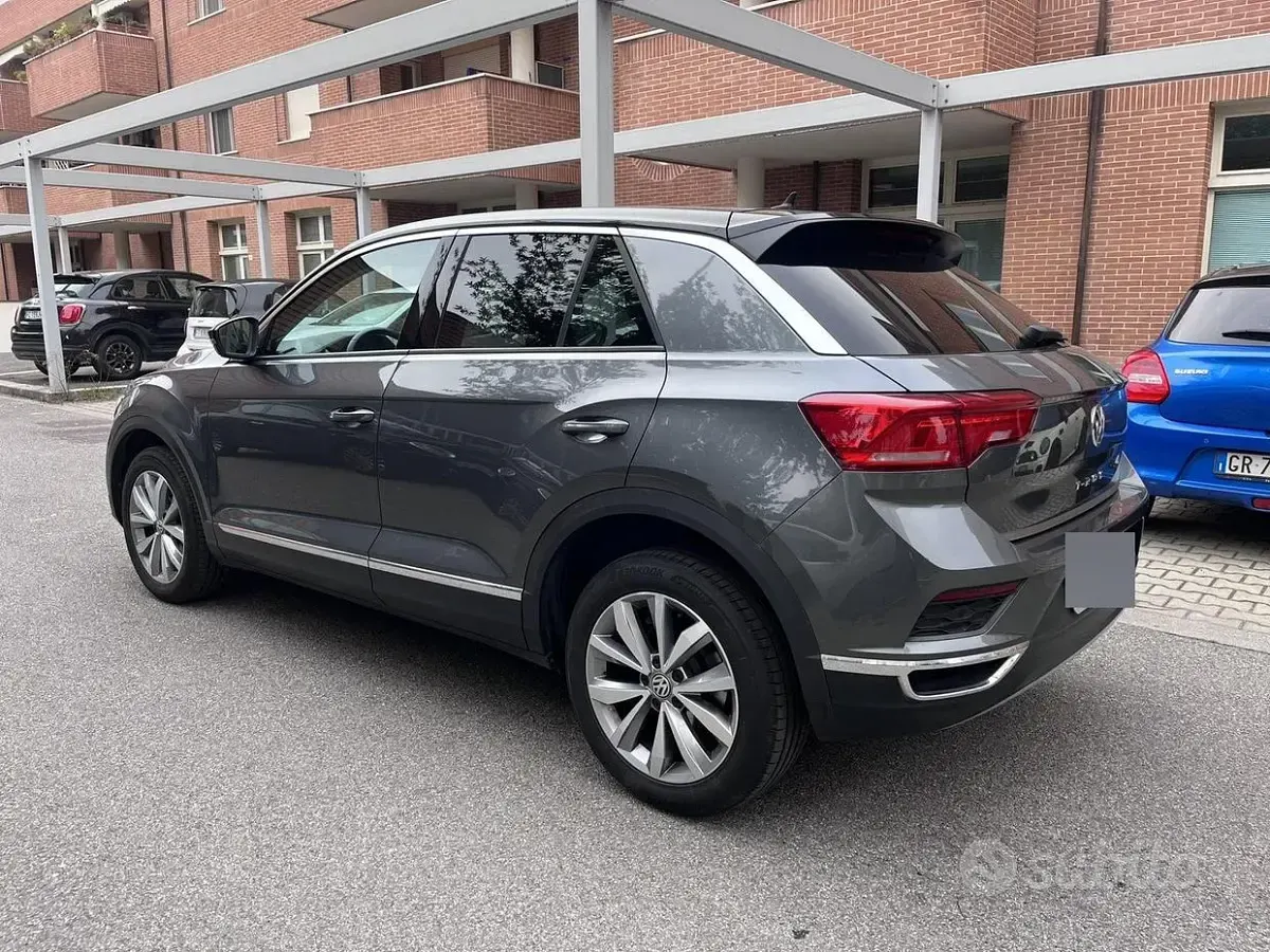 Usata VW T-Roc 150 CV (110 kW) 2019 Nero SUV