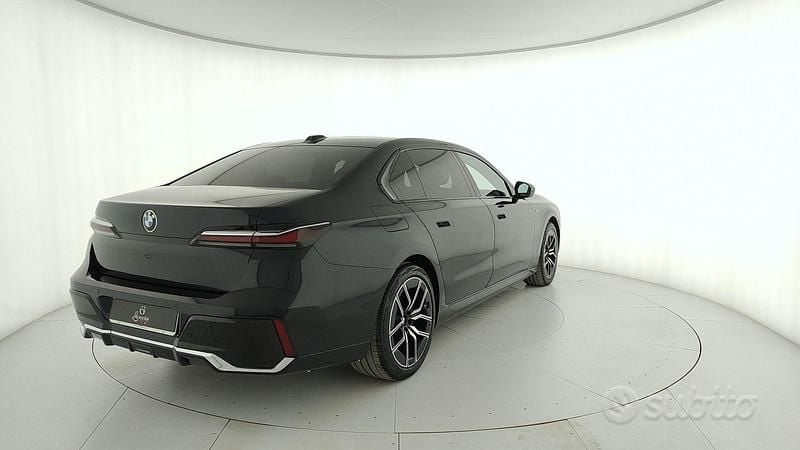 Usata BMW 740 M Sport 299 CV (219 kW) 2024 Nero Berlina
