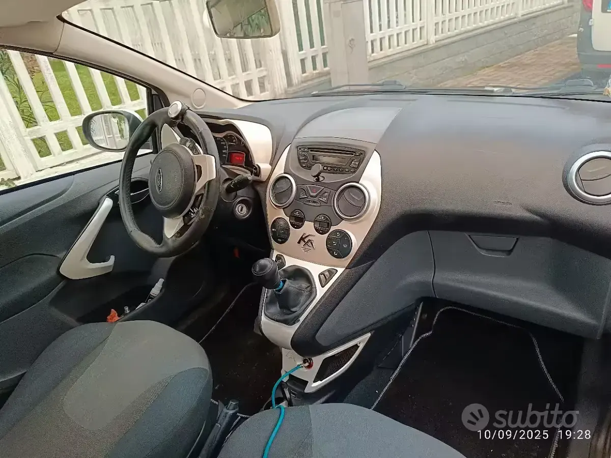 Usata Ford Ka 75 CV (55 kW) 2011 Bianco Utilitaria