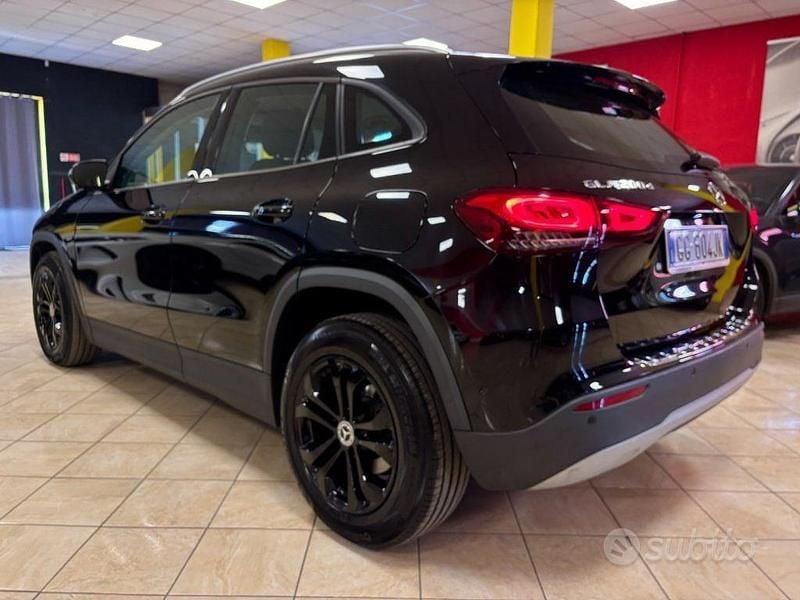 Käytetty Mercedes GLA200 Edition 150 HP (110 kW) 2021 Musta Katumaasturi