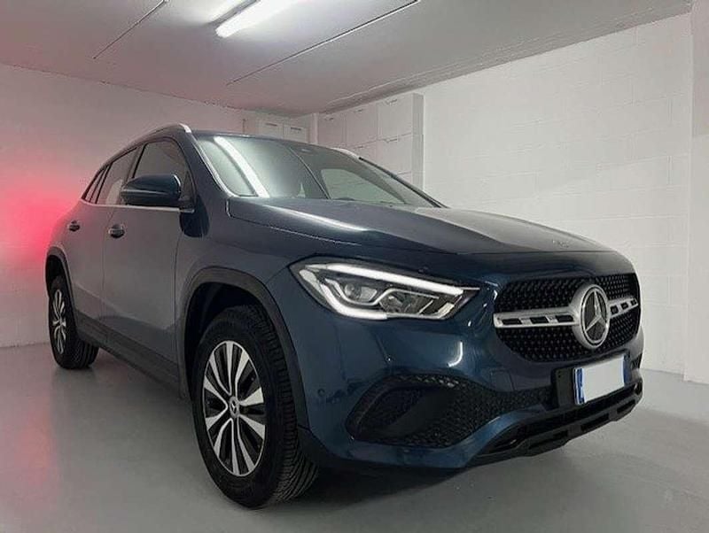 Usata Mercedes GLA180 116 CV (85 kW) 2021 Blu/azzurro SUV