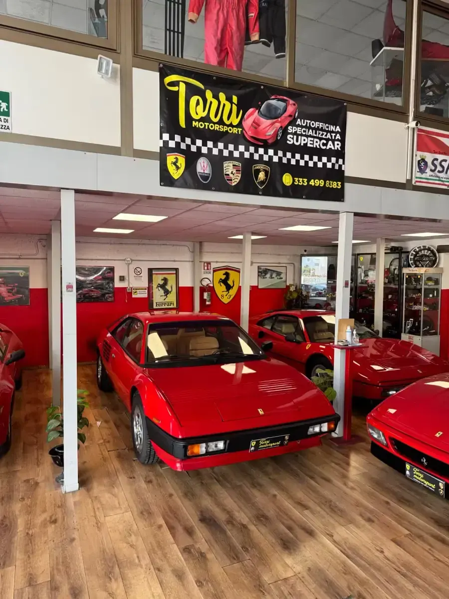Usata Ferrari Mondial 215 CV (158 kW) 1981 Rosso Coupé