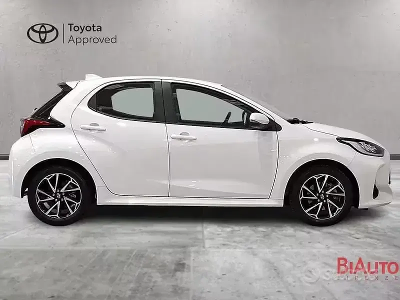 Usata Toyota Yaris Hybrid Trend 92 CV (67 kW) 2023 Bianco Berlina