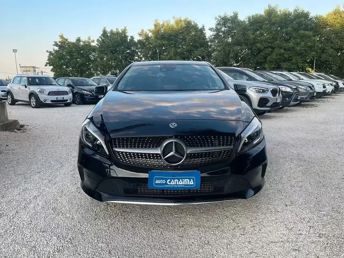 Usata Mercedes A180 109 CV (80 kW) 2018 Nero Berlina