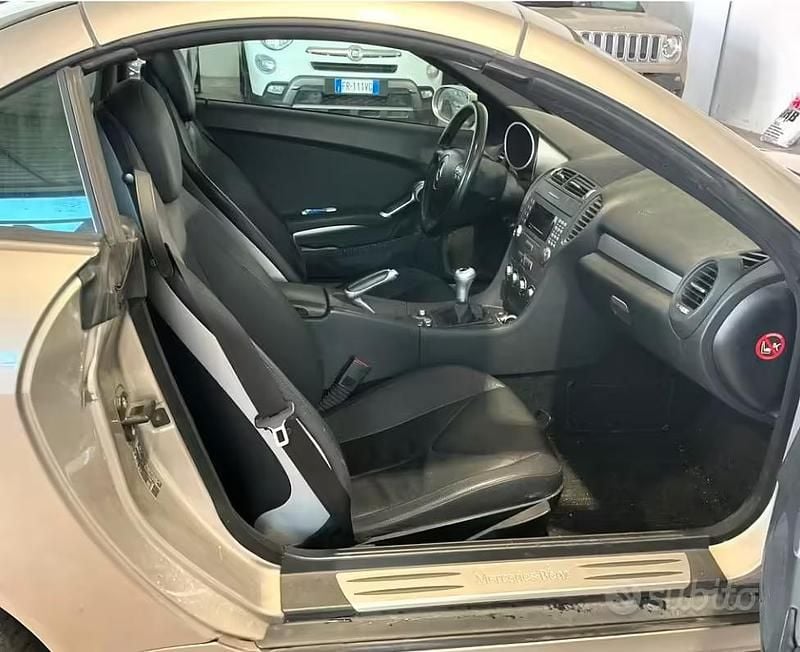 Usata Mercedes SLK200 163 CV (119 kW) 2007 Giallo Cabrio