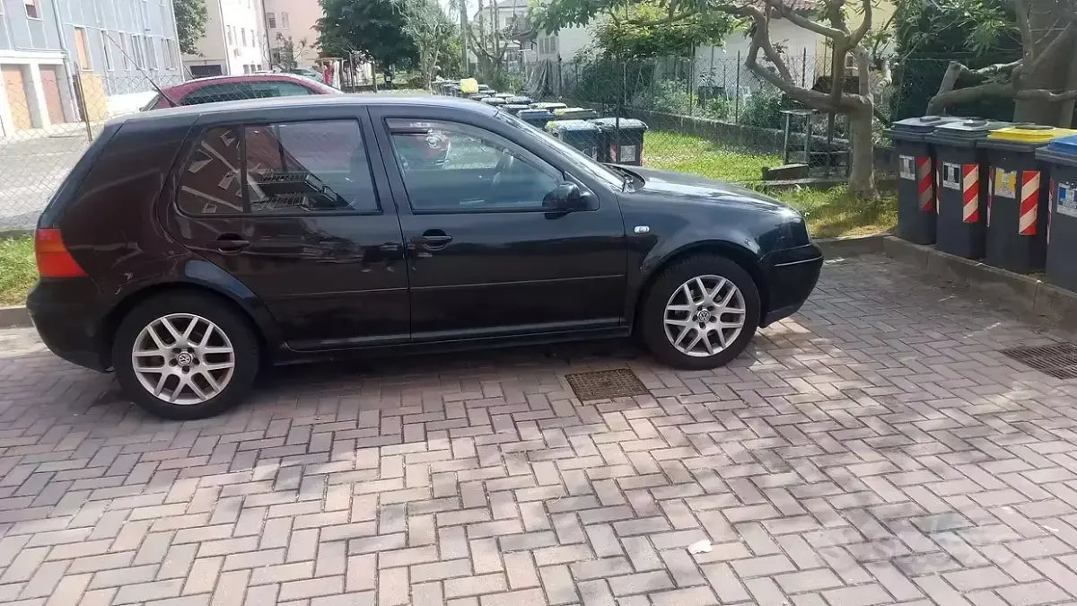 Usata VW Golf IV 101 CV (74 kW) 2003 Nero Berlina