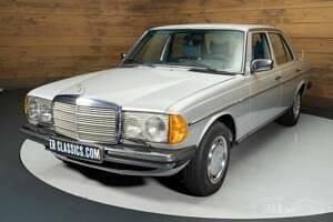 Usata Mercedes 250 129 CV (94 kW) 1978 Grigio Berlina