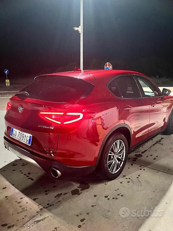 Usata Alfa Romeo Stelvio Super 160 CV (117 kW) 2020 Rosso SUV