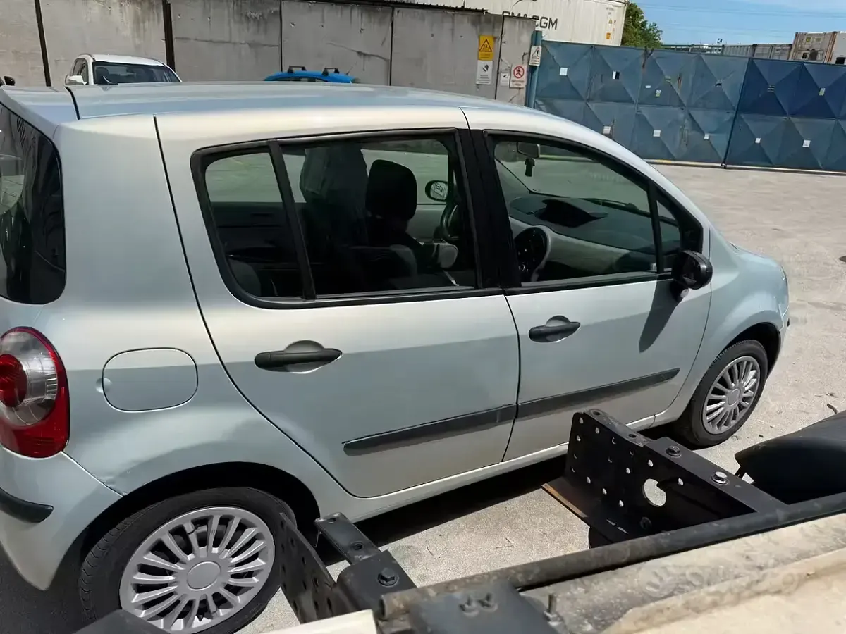 Usata Renault Modus 75 CV (55 kW) 2005 Grigio Monovolume