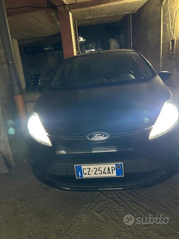 Usata Ford Fiesta 96 CV (70 kW) 2009 Nero Utilitaria