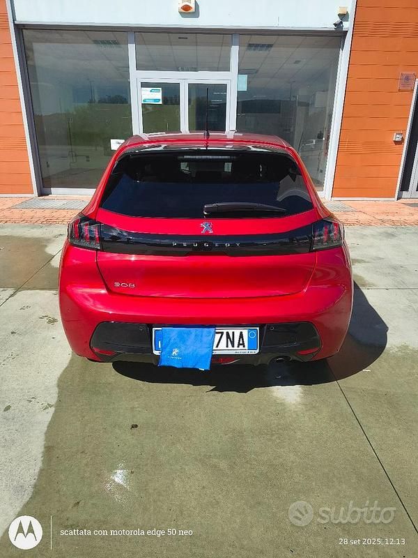 Usata Peugeot 208 Allure 75 CV (55 kW) 2022 Rosso Utilitaria