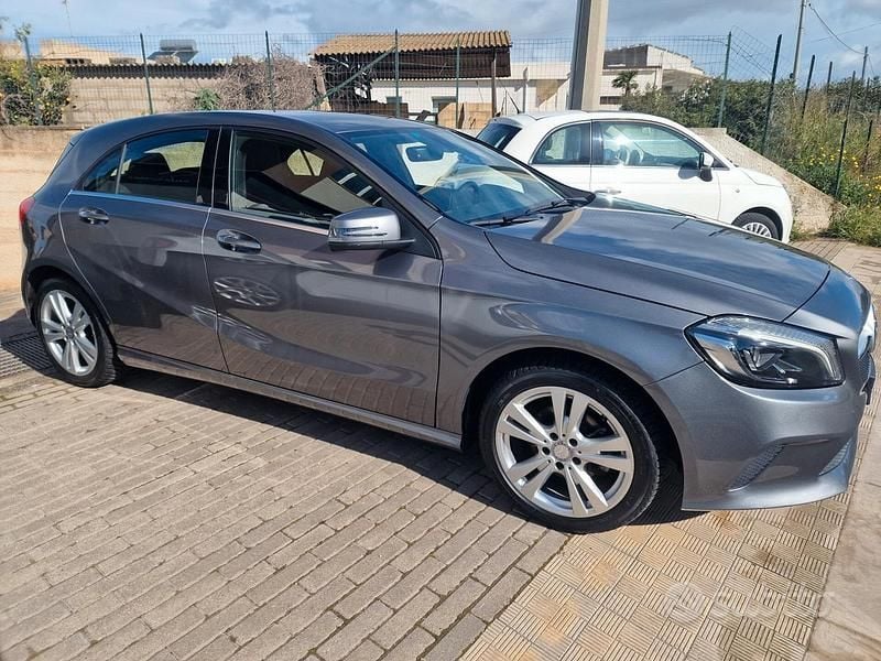 Usata Mercedes A180 Premium 108 CV (79 kW) 2016 Grigio Berlina
