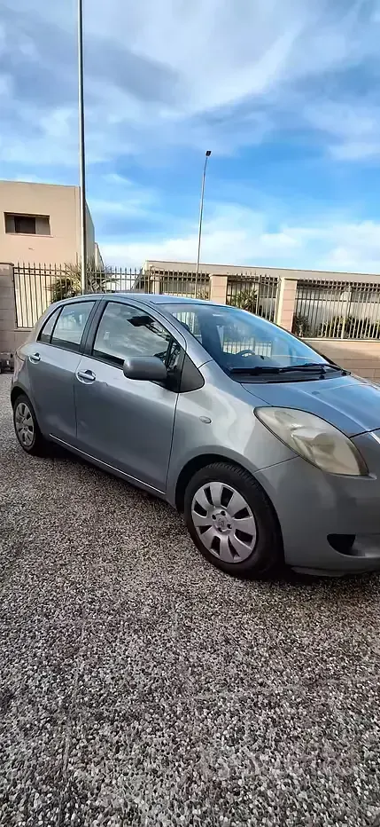 Usata Toyota Yaris Sol 69 CV (50 kW) 2006 Grigio Berlina