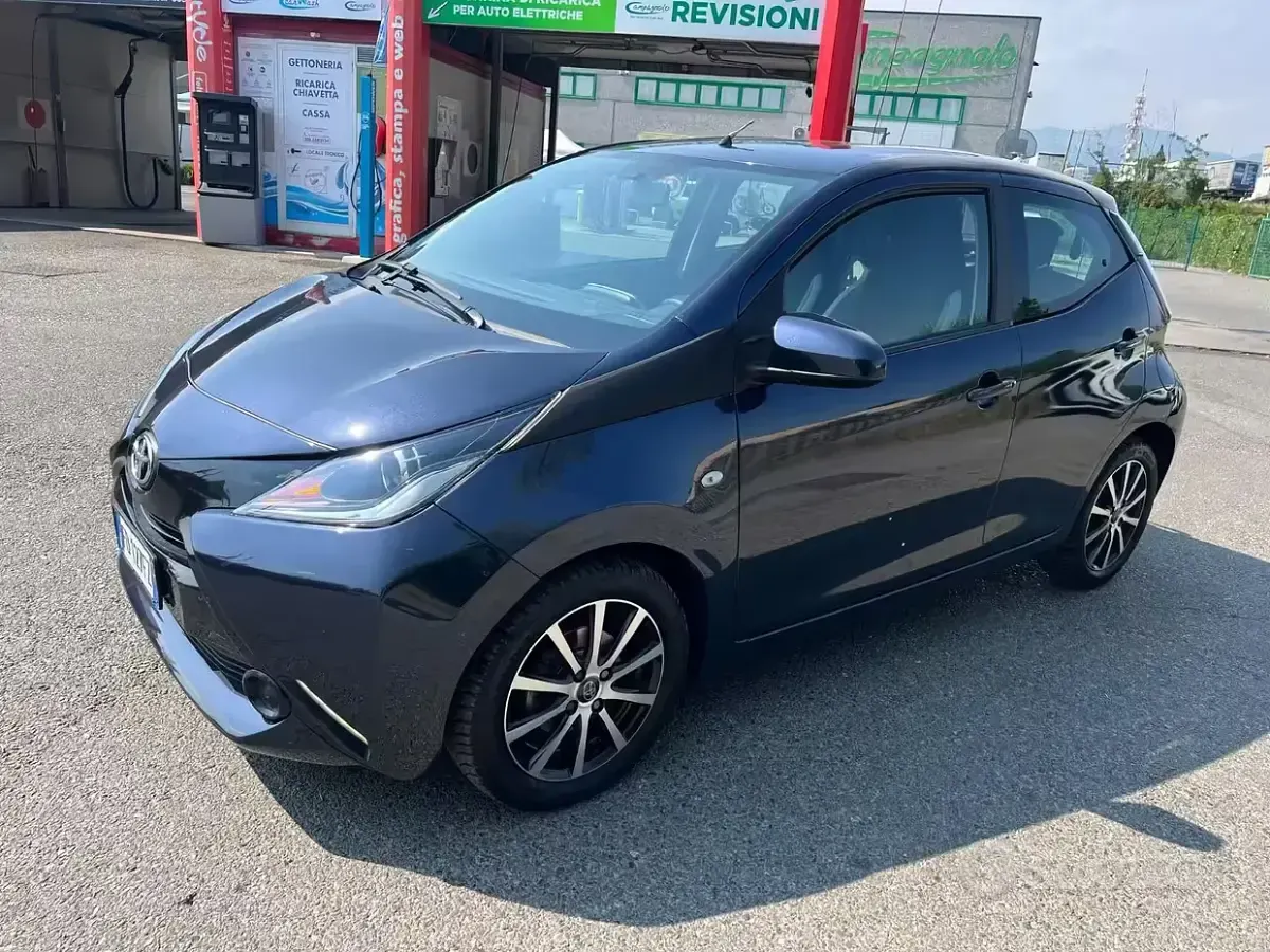 Usata Toyota Aygo 69 CV (50 kW) 2016 Bluazzurro Utilitaria