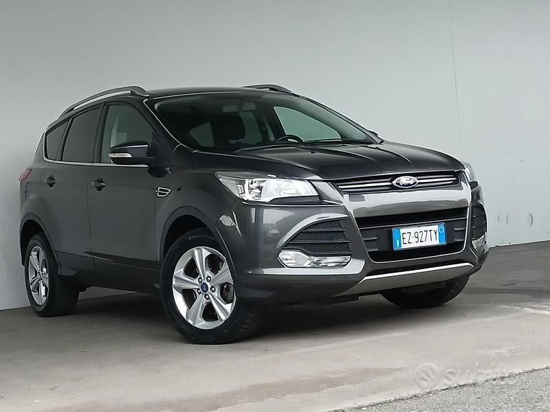 Usata Ford Kuga 120 CV (88 kW) 2015 Grigio SUV
