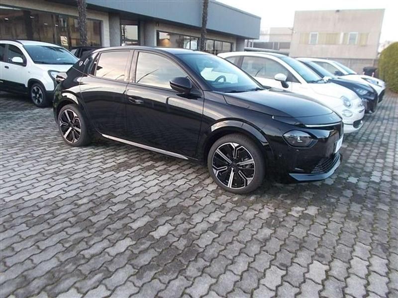 Usata Lancia Ypsilon 61 kW (84 CV) 2024 Nero Utilitaria