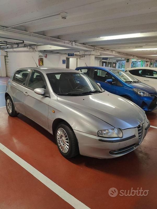 Usata Alfa Romeo 147 2002 Grigio Utilitaria