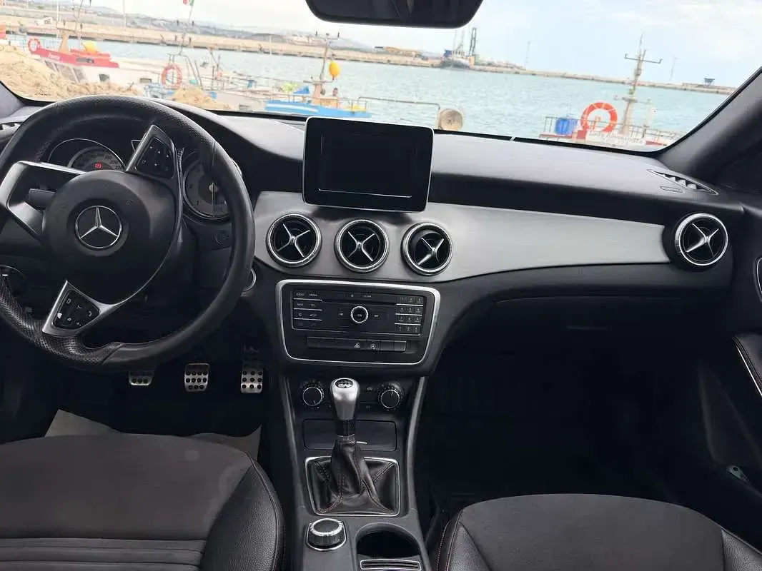 Usata Mercedes CLA180 109 CV (80 kW) 2015 Grigio Berlina