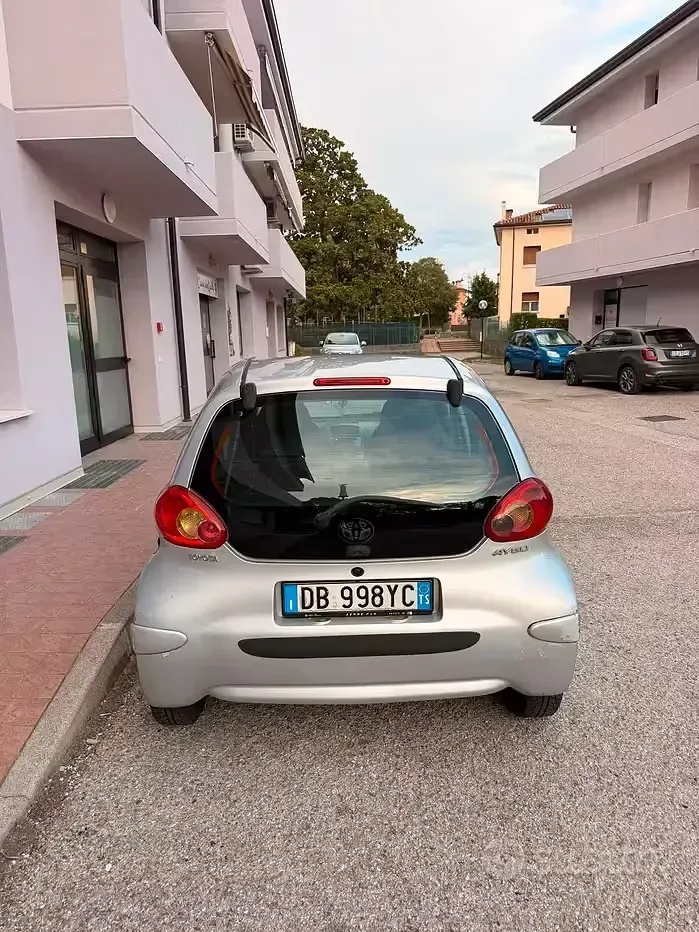 Usata Toyota Aygo 54 CV (39 kW) 2006 Grigio Utilitaria