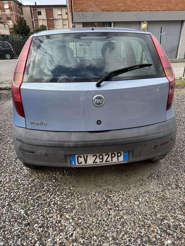 Usata 2005 Fiat Punto Tre volumi | 600 € (Super prezzo) - Immagine 1/3